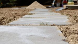 Les inconvénients de la pose de dalles sur sable : ce qu'il faut savoir